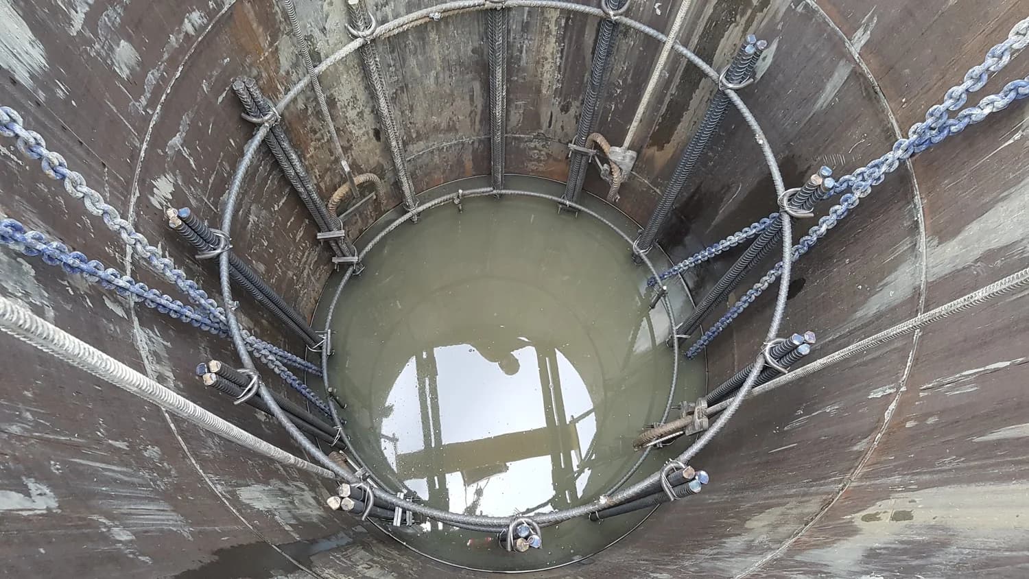 Polymer slurry maintenance and monitoring on site